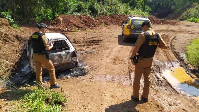 LS: TrÃªs corpos foram encontrados carbonizados dentro de veÃ­culo Gol